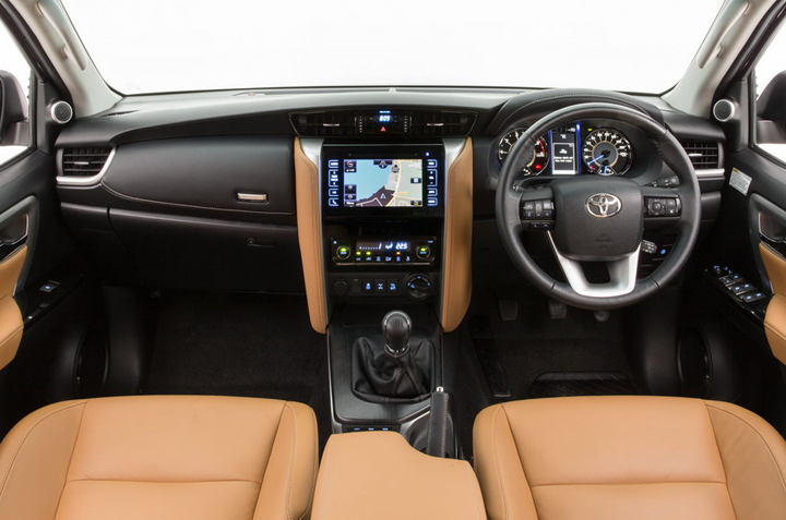 Cho thuê xe Innova 7 chỗ giá rẻ mùa hè